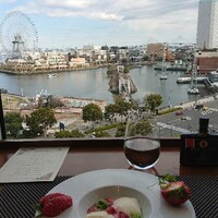 イリエスケープ - 美しいデザートとみなとみらいの景色