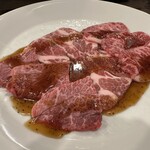 黒毛和牛焼肉 白か黒 - 