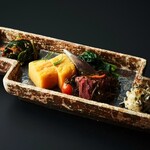 Tokyo sakaki. - 肉、野菜、魚色々なおつまみの盛り合わせ
      本日の前菜盛り合わせ