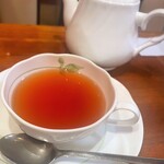 カフェ桑苑 - たっぷり楽しめる、紅茶。時間が経つと少し渋くなるのは仕方ない