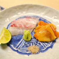 道人 - お造りはとても濃い味の赤貝、由良のうに、明石の鯛。すべて一級品！