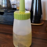 鶏×麦 らら - これが「煮干し酢」で〜す！店員さんに云うと出してもらえます！サッパリ感が出ます！