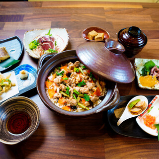 Meals are only available for courses ranging from 6,600 yen to 11,000 yen including tax.