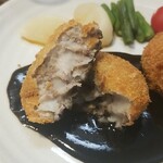 キッチン ブルー グローブ - 里芋と牛挽肉のコロッケの断面