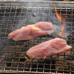 Yoidokoro Yukichi - 串焼は炭火で丁寧に焼き上げます。手羽の角煮など、珍しい料理もご用意しております。