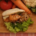 グリーン グリーティングス - 米粉配合のパンは和食との相性もバッチリ！きんぴら  ベジ サンド