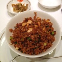 中国飯店 市ヶ谷店 - 松の実とたまり醤油チャーハン
                
                事務局新年会。
                これはコクがあって美味しかった(^^)
                