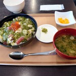 浜の台所 くぁせっと - 漁師のまかない丼1300円