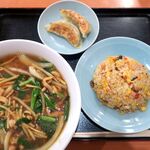 点心拉満 - 肉アンカケ麺（半炒飯・餃子2個）￥880