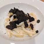 La Stalla - 立ち昇るというより鋭く刺すような香り方です。本日はあえて一番わかり易い食べ方で出してくれましたが、少し熱を入れて使う方が良いというのはシェフの見解。