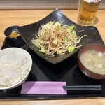 ラーメン居酒屋ととろ亭 - 肉野菜炒め定食