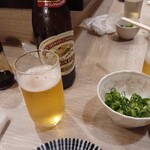 和風もつ料理 あらた - ビールと煮込み用ネギ