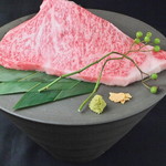 BAKURO - 特製サーロイン。サーの称号を持つ牛肉の王様。150g2400円
