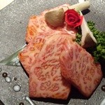 薩摩焼肉　黒桜 - 『とろける極上カルビ』(1780円)！まさに とろあま旨～い！！＼(◎o◎)／！！
