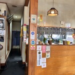 ニュー飯店 - 店内　厨房　カウンター席