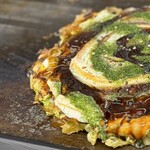 お好み焼き ふじや - 「牛すじのお好み焼き」  ソース、マヨネーズ、芥子