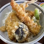 Ooaraigorufukurabu Resutoran - 海老と白身魚の天丼