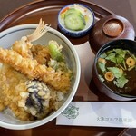 Ooaraigorufukurabu Resutoran - 海老と白身魚の天丼