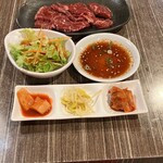 焼肉・しゃぶしゃぶ 肉の鶴々亭 - 