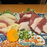 炭火と酒 竹蔵 大井町店 - 馬刺しの三点盛り