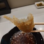 博多呑喰処 天から - カリカリ系のほうの穴子でした。
      ふっくらはしていないのだけど、
      カリカリが適度なのでアリ。
      これ以上火を入れると堅くなる手前。
      美味しい。