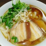 高園 - 豚角煮刀削麺。優しい味わいで刀削麺も薄く削ってあるから汁とよく絡み好きかも♪気に入ったメニューしか頼まずサクッと飲むには最適な店。安いし！