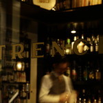 バー トレンチ - 