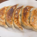 中華料理 成喜 - 餃子　440円　ビールと一緒にどうぞ