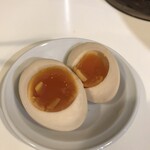 新横浜ラーメン博物館 - カナダ【RYUS NOODLE BAR 】の煮玉子