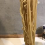 新横浜ラーメン博物館 - カナダ【RYUS NOODLE BAR 】『鶏白湯塩ミニラーメン』の麺