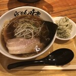 新横浜ラーメン博物館 - 北海道【利尻昆布らーめん味楽】
      『ミニ焼き醤油ラーメン』680円
      『トッピングとろろ昆布』150円
