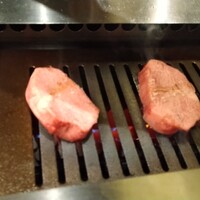 焼肉家 KAZU 神楽坂 - 特上タン塩