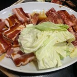 なか - 豚バラ2人前、牛ロース1人前、若鶏1人前