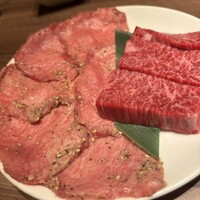 焼肉うしごろ 新宿三丁目店 - 極みのタンと厚切りハラミ。おおーと声が上がります
