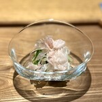 日本料理FUJI - 箸休めの、水菜の煮浸し。
      削り立ての鰹節の華やかな香りで、箸休めさえ豪華！