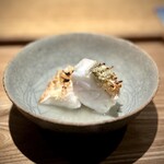 日本料理FUJI - 火入れにも、いつも以上に集中した様子でしたが、そこはさすが！
                                あとほんのちょっと遅ければ火が入り過ぎという絶妙なタイミング。
                                脂乗りというより、旨味が強いんです♪
                                食べ終わったお皿も下げないでほしい。