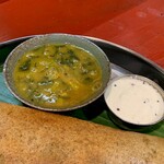 南インド料理 なんどり - サンバル(左)