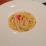 Osteria il gufo - 【Bランチ】パスタその2。妻うさぎの注文したウニクリームパスタ。トマトのアクセントは、ここで学びました XD