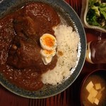 Aji yoshi - 牛テールカレー（お味噌汁付き）