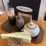 手打そば風來蕎 - 卓上の調味料など