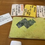 手打そば風來蕎 - 卓上のメニューなど