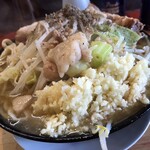 ラーメン二郎 - 無料トッピングはニンニクマシマシ・アブラマシマシ。