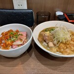 ヌードル＆スパイスカレー 今日の1番 - 