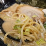 Burumen Ramen - 麺はこんな感じで、やや太め