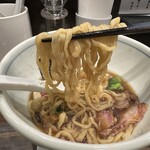 Sakurai Chuuka Sobaten - 自家製中太のちぢれ麺。噛み応えやスープの絡みも◎