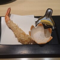 WASHOKU SUSHI いぶき 銀座店 - 海老天、時勢的にしかたないが、大海老？