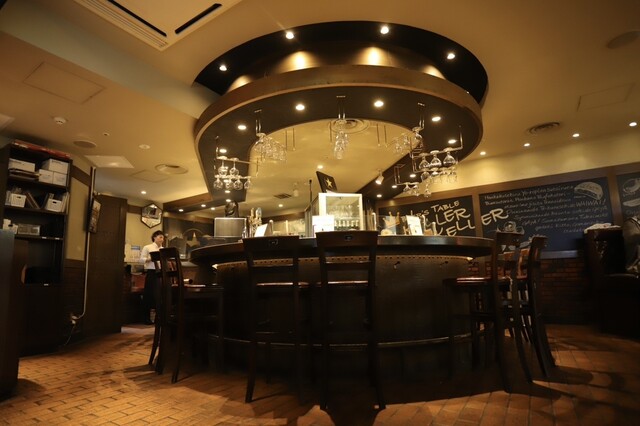 BEER'S TABLE KELLER KELLER photo 5