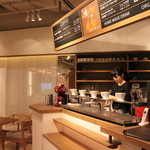 24::7 restaurant - 店頭はまるでコーヒーショップ。カウンターの先には最高のロケーションが。。。