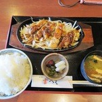 和食や 吉べえ - 鳥の山賊焼き定食(大盛)￥８８０