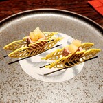 YAKITORI 燃 es - レバーパテと玉蜀黍のチュイールとりんごコンフィチュール